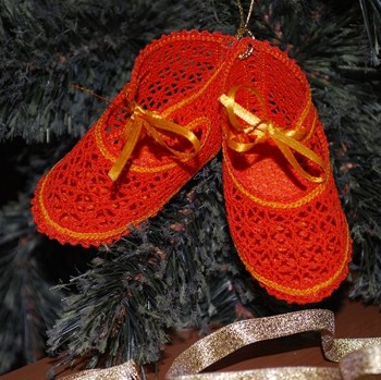 FSL Battenberg Lace Shoes Ornament