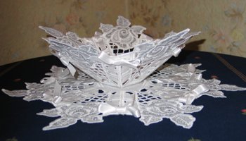 Freestanding Lace Bowl with Applique image 8