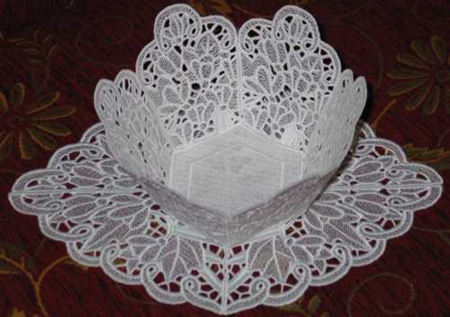 Snowdrop Bowl and Doily Set image 8