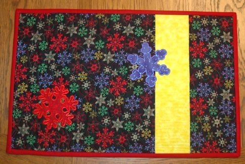 A Modern Christmas Quilted Table Set image 5