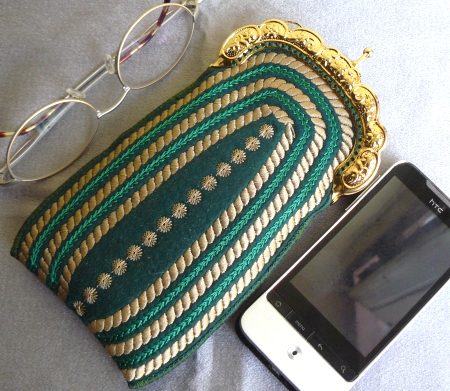 Vintage-Style Purse in-the-Hoop image 1