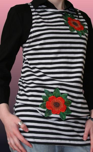 T-Shirt with Poppy Flower Appliqué image 9