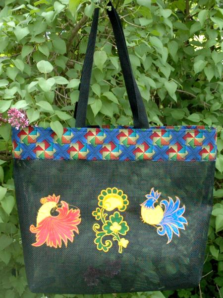 You can read about how to make it in Plastic Mesh Tote Bags with Embroidery 