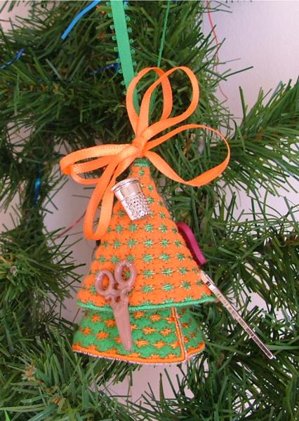 Christmas Tree Decorations for theDesigns in Machine EmbroideryVol 46 Sept/Oct 2007 image 6