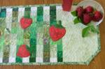 Tablerunner with strawberry applique