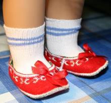 Slippers in the Hoop for 18-inch Dolls