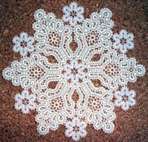 FSL Battenberg Snowflake Doily Set