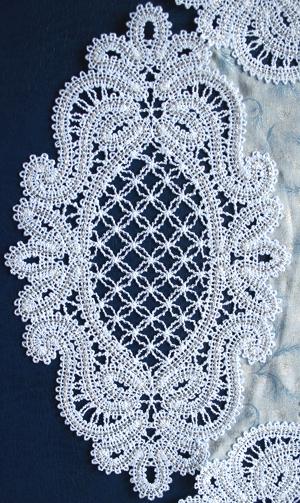 FSL Battenberg Looking Glass Lace