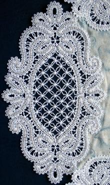 FSL Battenberg Looking Glass Lace