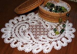 FSL Battenberg Daydream Doily