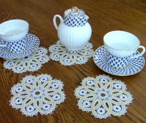 FSL Battenberg Daisy Lace Doily