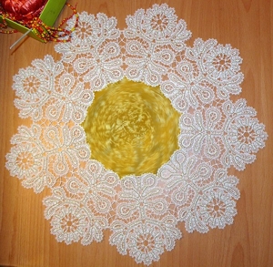 FSL Battenberg Sunflower Doily