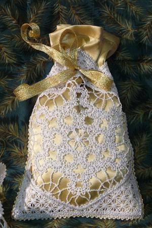 FSL Battenberg Lace Christmas Gift Bag