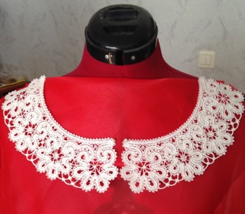 Freestanding Battenberg Lace Flower Collar