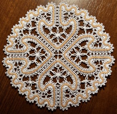 Freestanding Battenberg Lace Arrow Doily