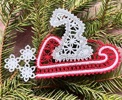 Freestanding Battenberg Lace Bunny in a Sleigh Ornament