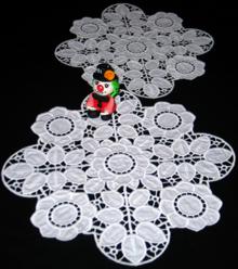 Fleur de Marguerite Cutwork Doily Set