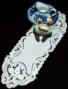 Cutwork Lace Tulip Table Runner