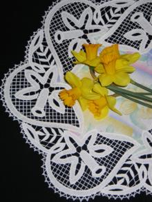 FSL Battenberg Daffodil Lace Doily
