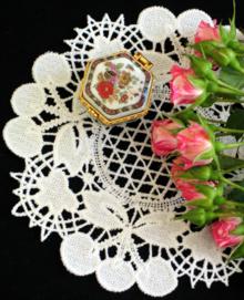 FSL Battenberg Cherry Lace Doily Set