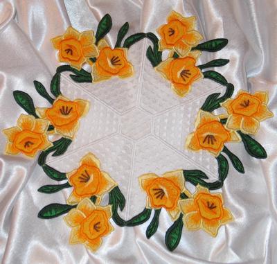 Assembling Daffodil Bowl, Basket and Doily Set image 15