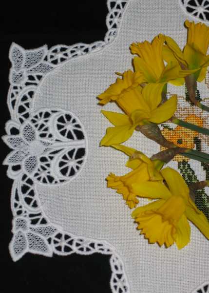 FSL Daffodil Doily image 5