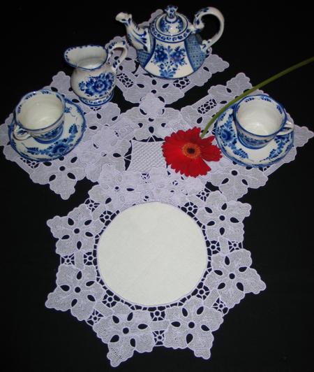 FSL Hibiscus Doilies image 1