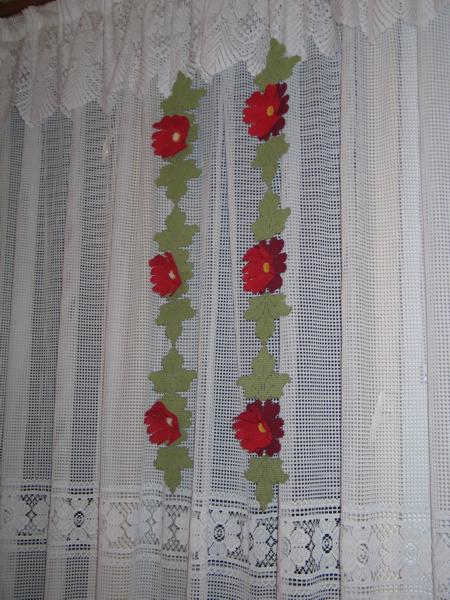 FSL Crochet 3D Poinsettia Garland image 5