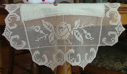 Country-Style Rose Table Runner with Crochet Lace image 9