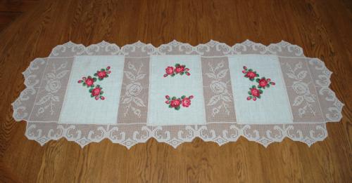 Country-Style Rose Table Runner with Crochet Lace image 6