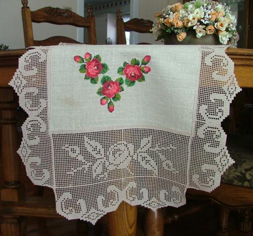 Country-Style Rose Table Runner with Crochet Lace image 7