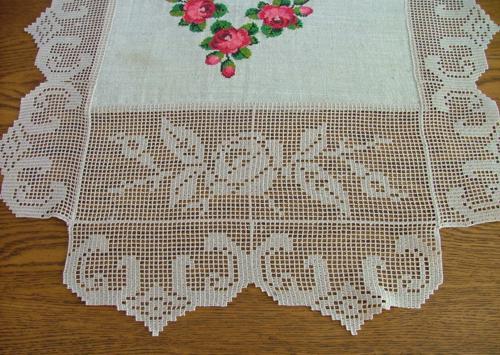 Country-Style Rose Table Runner with Crochet Lace image 8