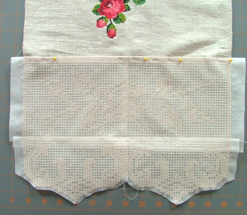 Country-Style Rose Table Runner with Crochet Lace image 5