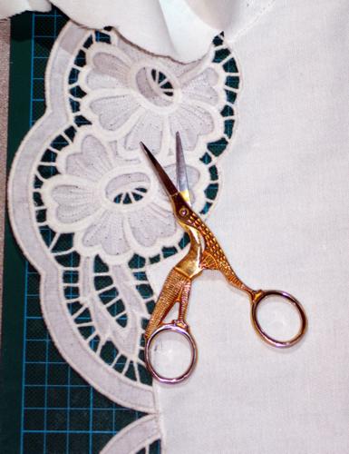 Cutwork Lace Daisy Corner image 11