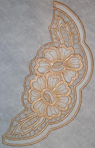 Cutwork Lace Daisy Corner image 5