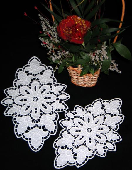 Fleur de Lis Doily image 1