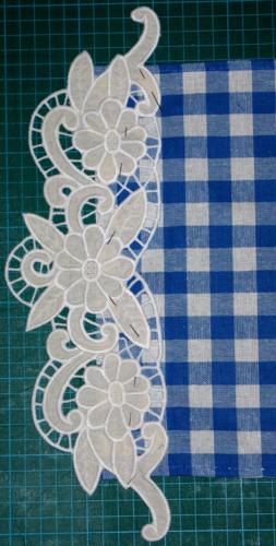 Placemat and Doily with FSL Applique Daisy Border image 4