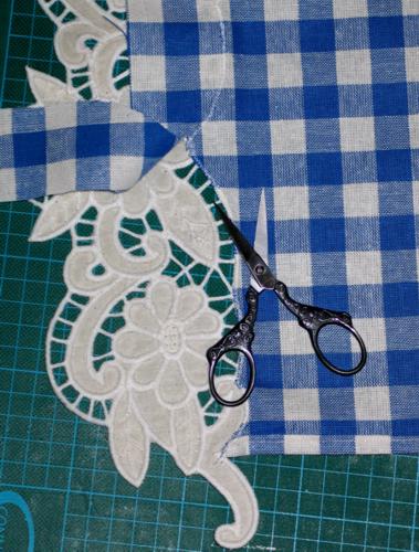 Placemat and Doily with FSL Applique Daisy Border image 6