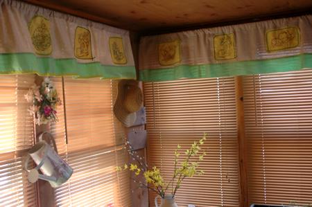 Embroidered Spring Valance image 2