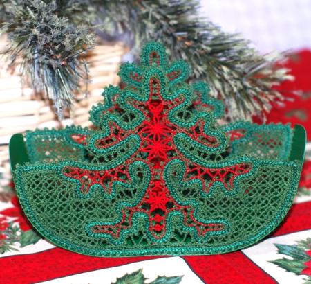 FSL Battenberg Lace Christmas Tree Vase image 6