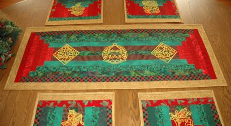 Christmas Table Runner and Place Mats image 2