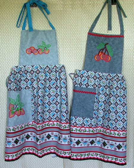Summer Apron with Berry Embroidery image 1