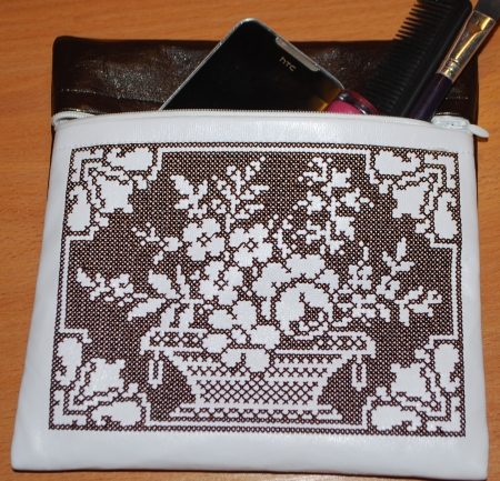 Small Purse with Assisi Embroidery image 14