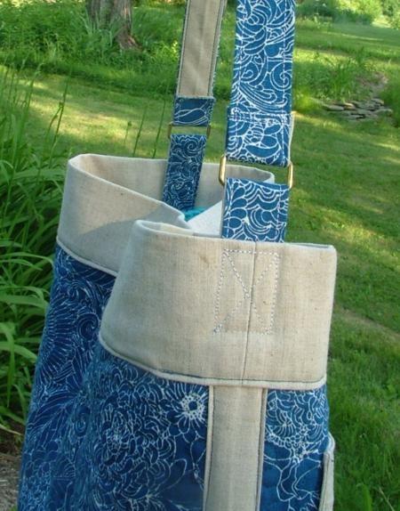 Blue Rooster Handbag with Shoulder Strap image 12