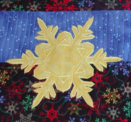 A Modern Christmas Quilted Table Set image 4