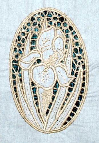 Cutwork Lace Iris in Oval Frame image 5
