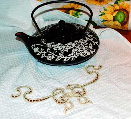 Cutwork Ribbon And Bow Motif image 5