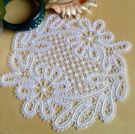 Freestanding Battenberg Primrose Lace Doily image 1