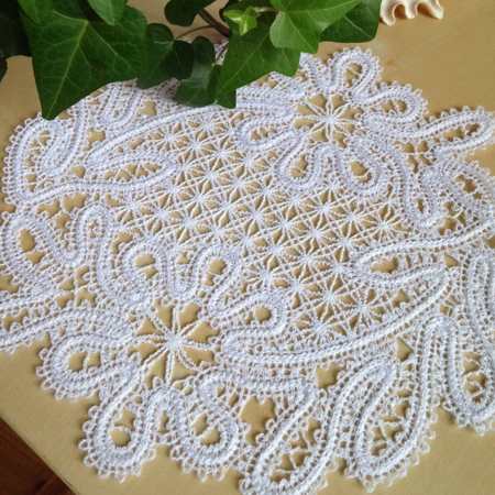 Freestanding Battenberg Primrose Lace Doily image 3