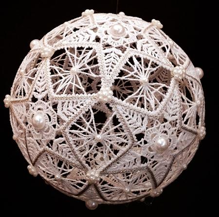 Freestanding Battenberg Lace Christmas Ball Ornaments image 9